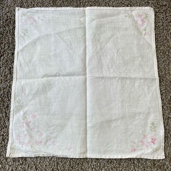 Vintage Floral Table Cloth Doily White Green Pink 14x15 - Picture 2 of 5